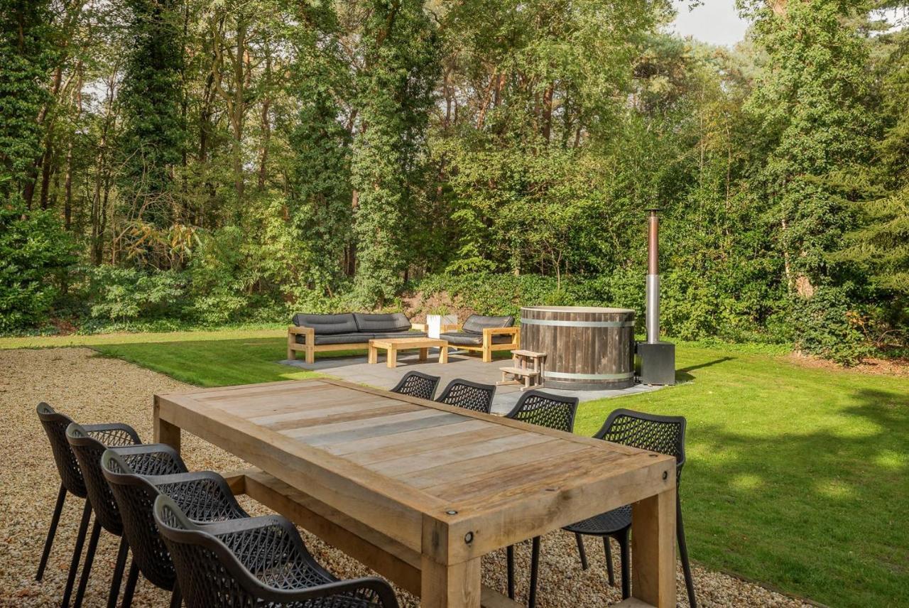 Beautiful English Villa With Hottub Зёйдволде Экстерьер фото